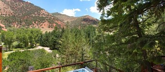 Mountain Log Cabin, Hot Tub, Sauna, River, Mtn Views