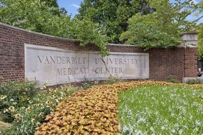 A Vanderbilt University Medical Center sign with a brick wall and landscaped garden. - Elvis`s Heartbreak Hotel on Music Row - Sleeps 6 (Nashville)