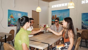 Café da manhã inglês grátis todos os dias