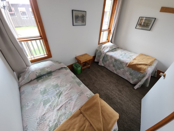 2 bedrooms, WiFi (free), bed sheets