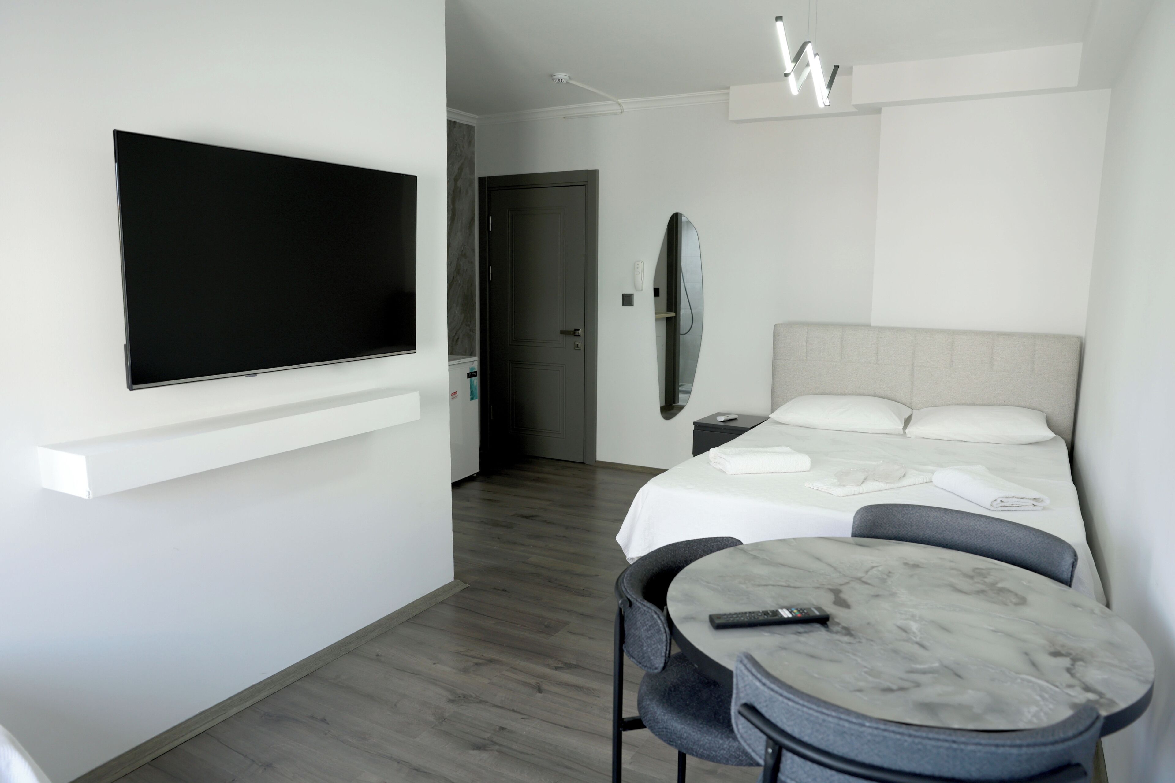 Habitación triple | Escritorio, espacio para trabajar con laptop y wifi gratis 
