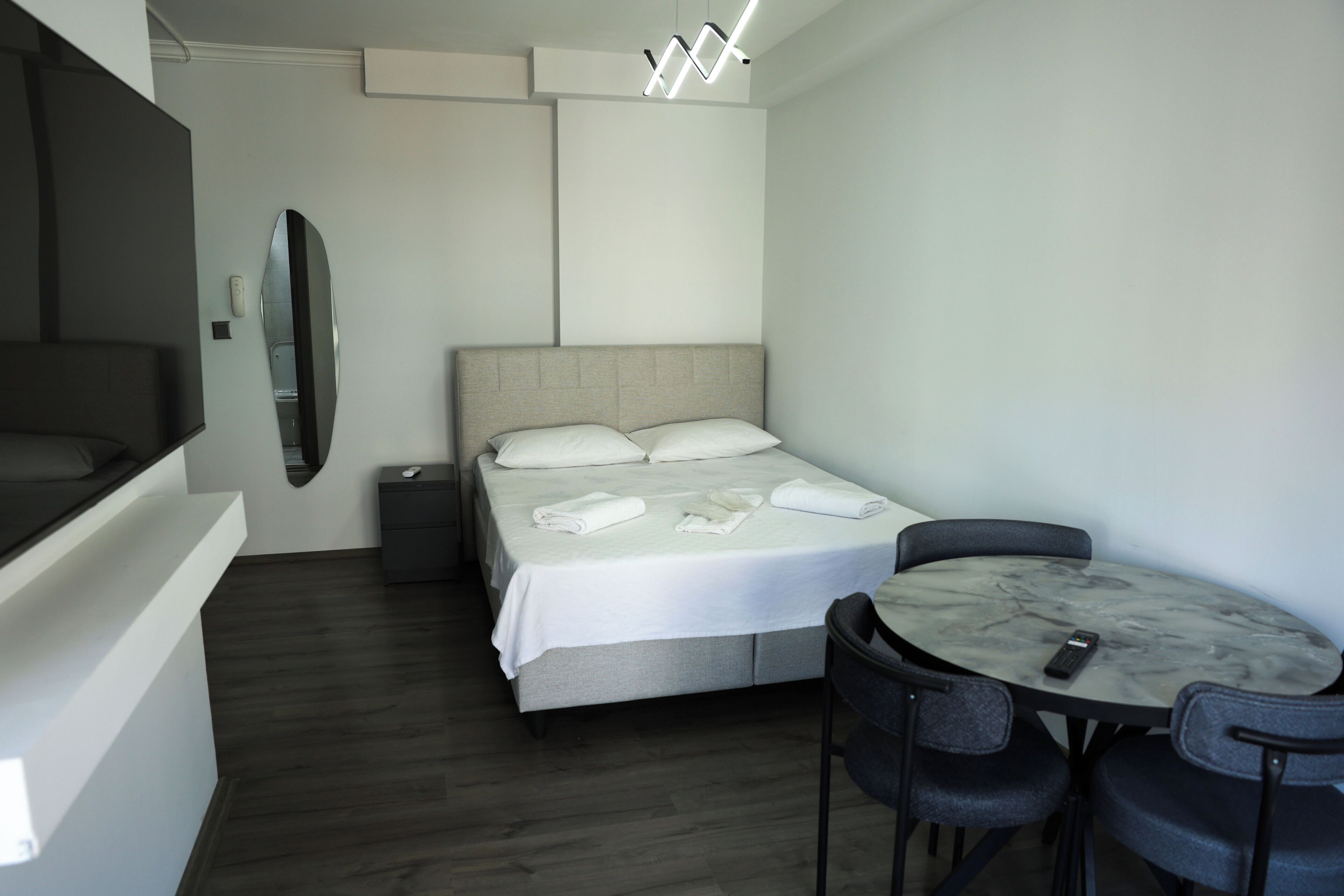 Habitación triple | Escritorio, espacio para trabajar con un portátil, wifi gratis