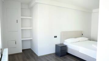 Room, 1 Double Bed, Non Smoking, Partial Sea View | Laptop workspace, free WiFi
