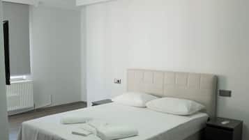 Room, 1 Double Bed, Non Smoking, Partial Sea View | Laptop workspace, free WiFi