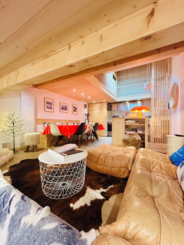 Interior - Vrbo Property (Landry)