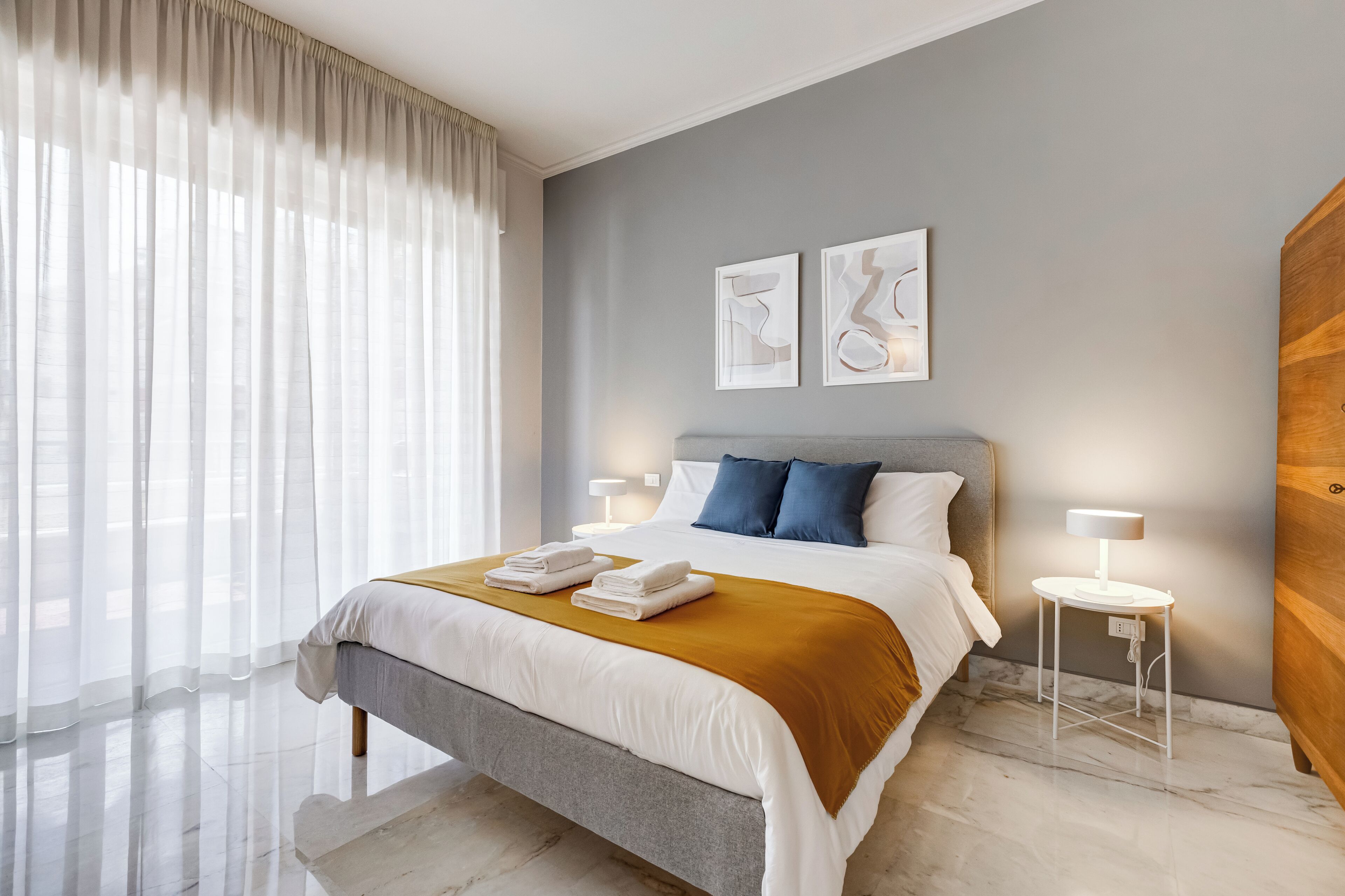 2 bedrooms, iron/ironing board, WiFi, bed sheets