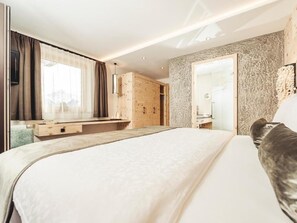 Suite, Balcony, Mountain View - Hotel Bergkristall Zillertal-Adults Only (Hippach-Schwendberg)