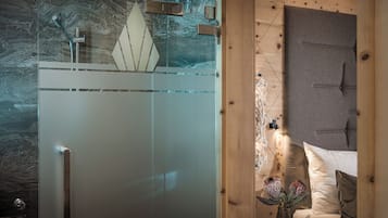 Habitación doble Prestigio, balcón | Caja de seguridad en la habitación, insonorización y wifi gratis