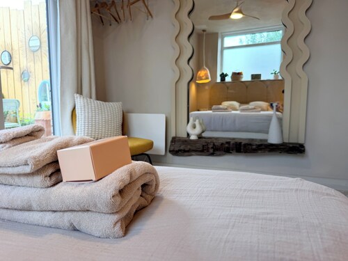 Le Douze - Private Suite, Jacuzzi Spa, and Terrace