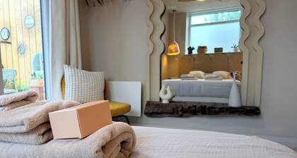 Le Douze - Private Suite, Jacuzzi Spa, and Terrace