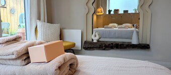 Le Douze - Private Suite, Jacuzzi Spa, and Terrace