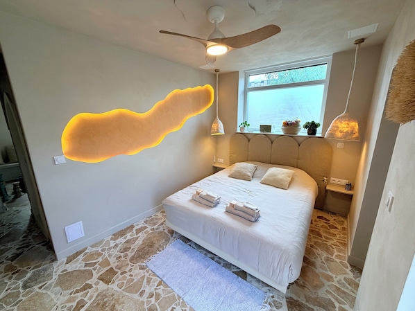 1 bedroom, WiFi, bed sheets
