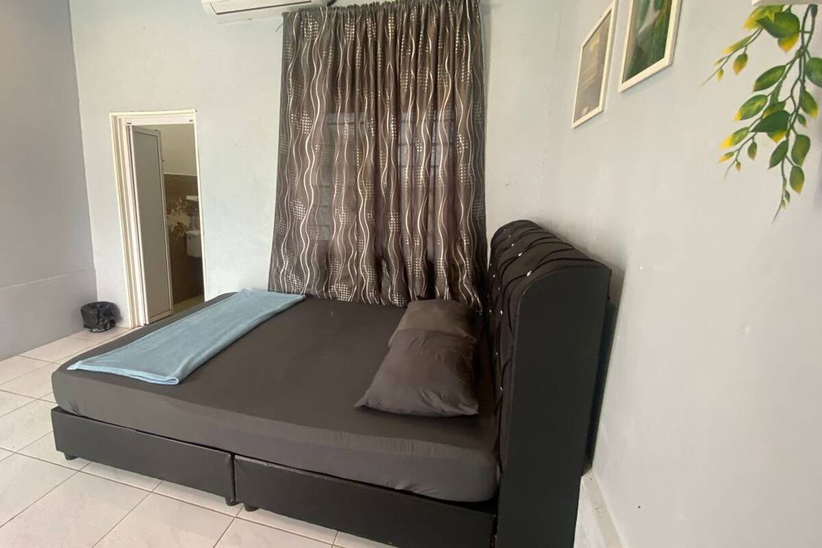 Deluxe Double Room | Desk, WiFi (free), bed sheets