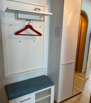 Unclassified image, 4 of 19, button - Cadras 23 Appartement/Fewo, Bad, WC, 1 Schlafraum 2 Zimmerwohnung - 4 Betten by Interhome (Tinizong)