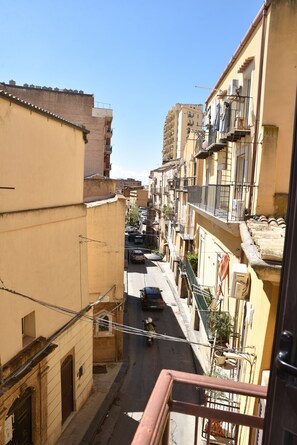 Quadruple Room, Balcony, Courtyard View | Property grounds - B&B Garden in the city (Agrigento)