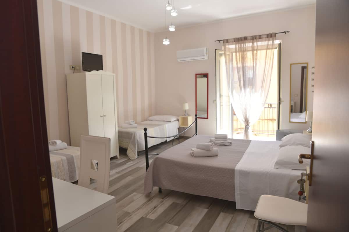 Quadruple Room, Balcony, Courtyard View | WiFi (free)