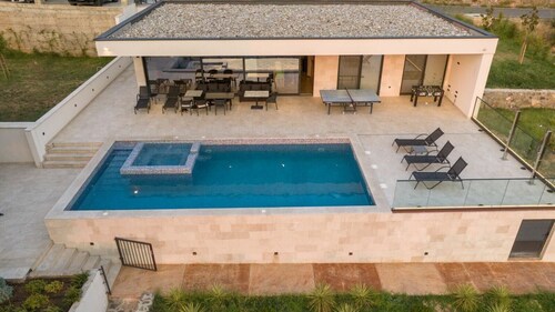 Villa Wakero with Heated Private Pool