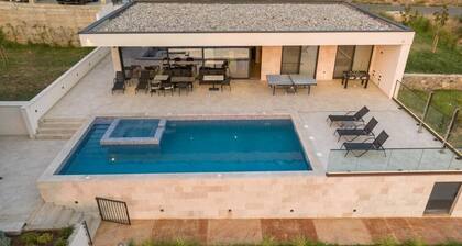 Villa Wakero with Heated Private Pool