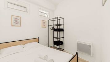 Apartment | 1 bedroom, laptop workspace, iron/ironing board, bed sheets
