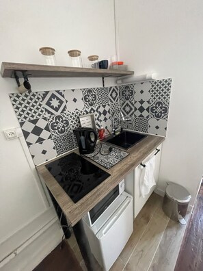 Private kitchen - Vrbo Property (Saint-Ouen-sur-Seine)