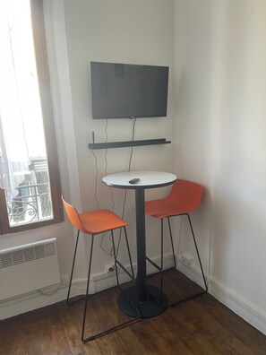 Dining - Vrbo Property (Saint-Ouen-sur-Seine)
