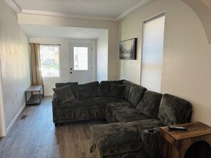 Living area - Cottage on Kline (Aberdeen)