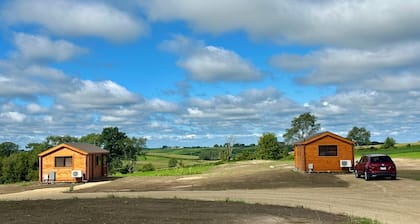 The Rylan a Cozy 1-bedroom cabin in serene Driftless area just outside Viroqua,