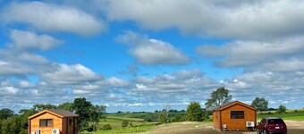 The Rylan a Cozy 1-bedroom cabin in serene Driftless area just outside Viroqua,