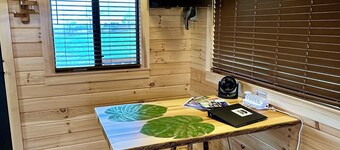 The Rylan a Cozy 1-bedroom cabin in serene Driftless area just outside Viroqua,