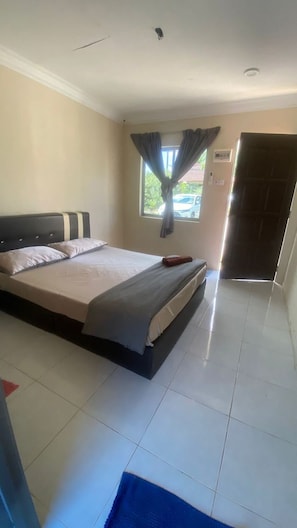 Deluxe Triple Room - Hotel O D Mama Chalet (Sik)