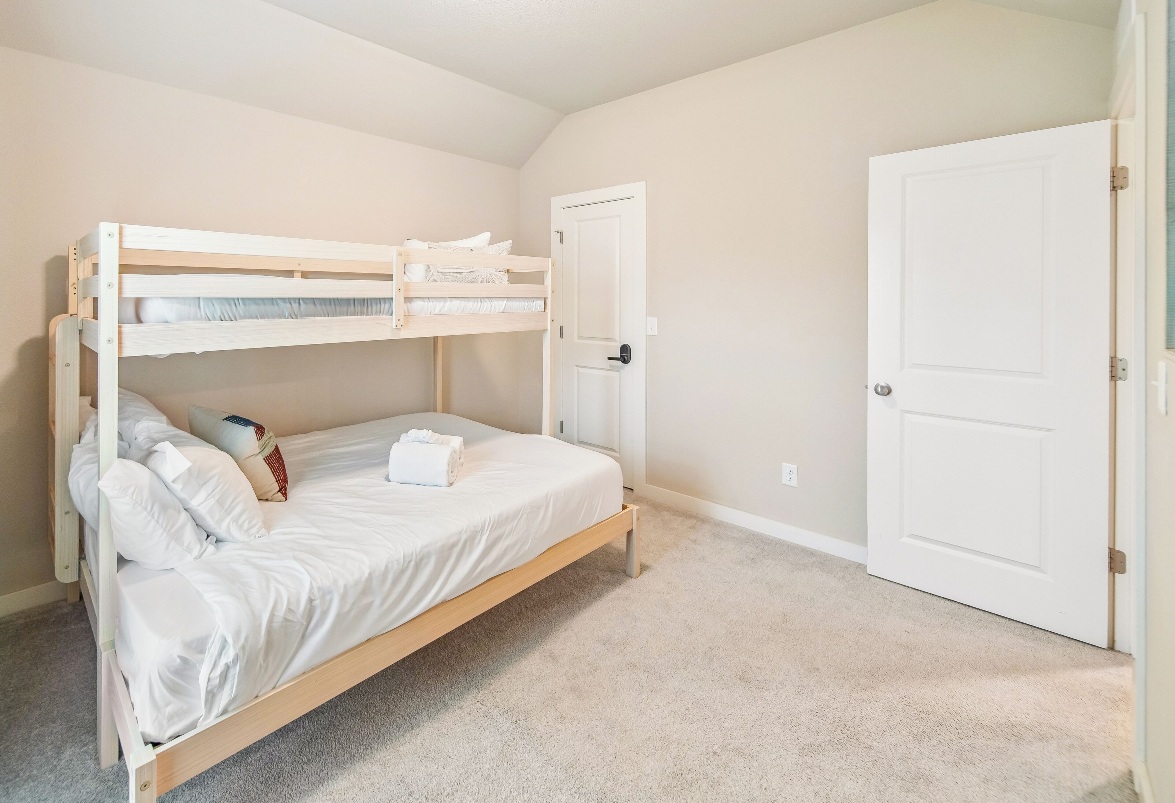 3 bedrooms, iron/ironing board, travel crib, WiFi (free)