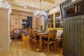 Dining - Stylish highlander holiday home, sauna, jacuzzi (Murzasichle)