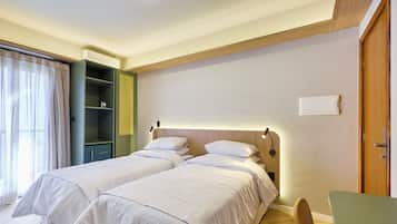Quarto duplo superior, vista para o pátio | Cortinas blackout, Wi-Fi de cortesia