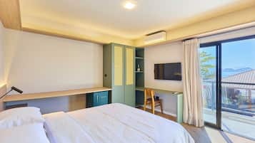 Habitació amb dos llits individuals Deluxe, vistes al mar | Cortines opaques i wifi gratuïta