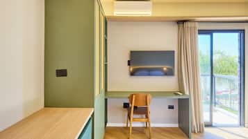 Deluxe Twin Room, Sea View | Interior