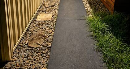 21A Armstrong Place, Dean Park:
Modern Granny flat with Kitchen,Aircon