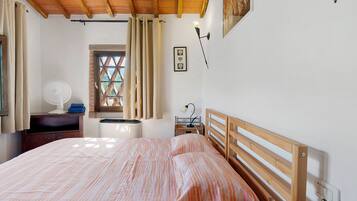 2 bedrooms, WiFi, bed sheets