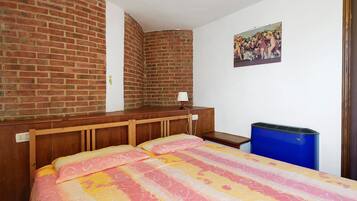 1 bedroom, WiFi, bed sheets