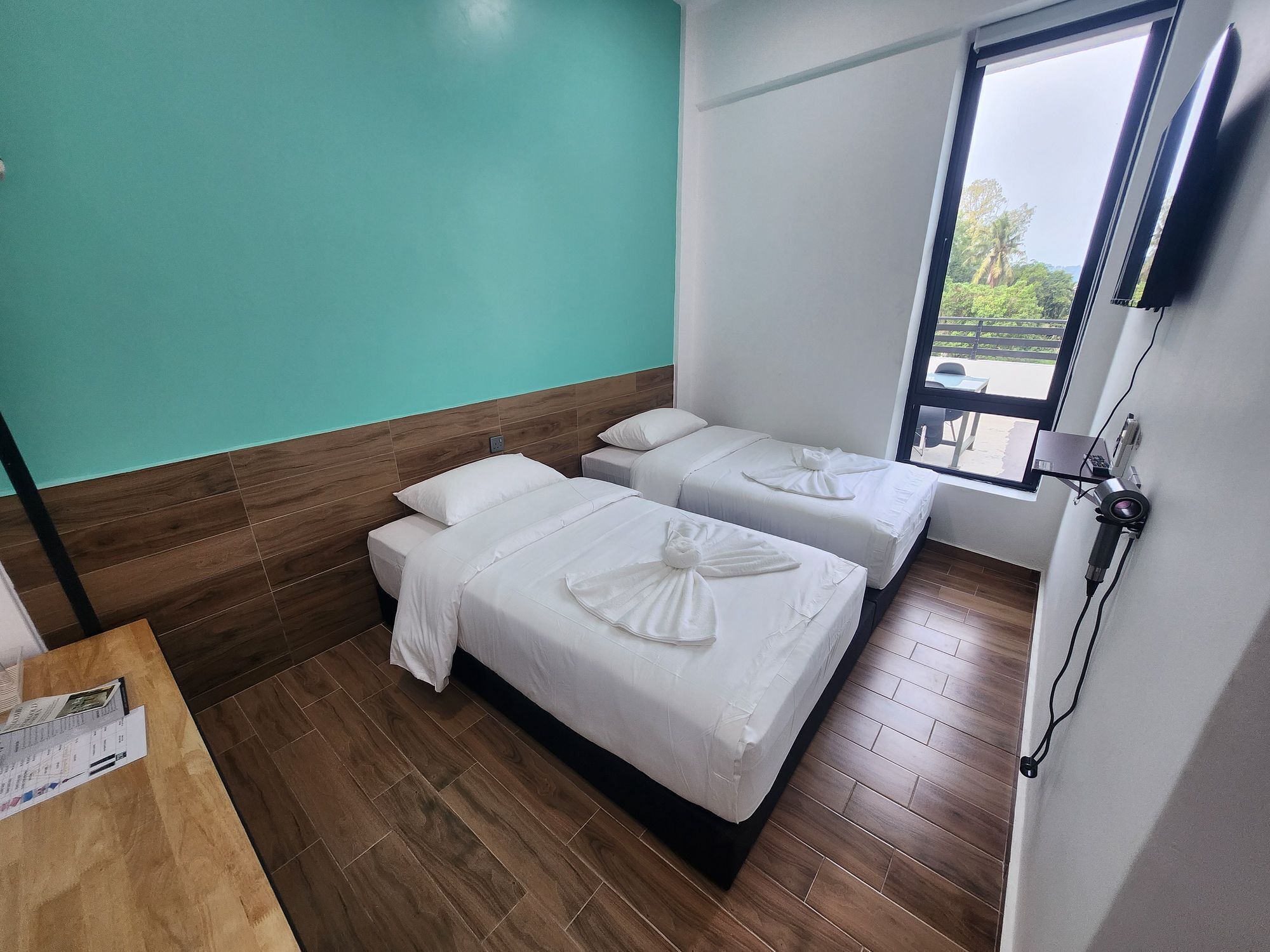 Deluxe-Zweibettzimmer | Schreibtisch, kostenloses WLAN, Bettwäsche