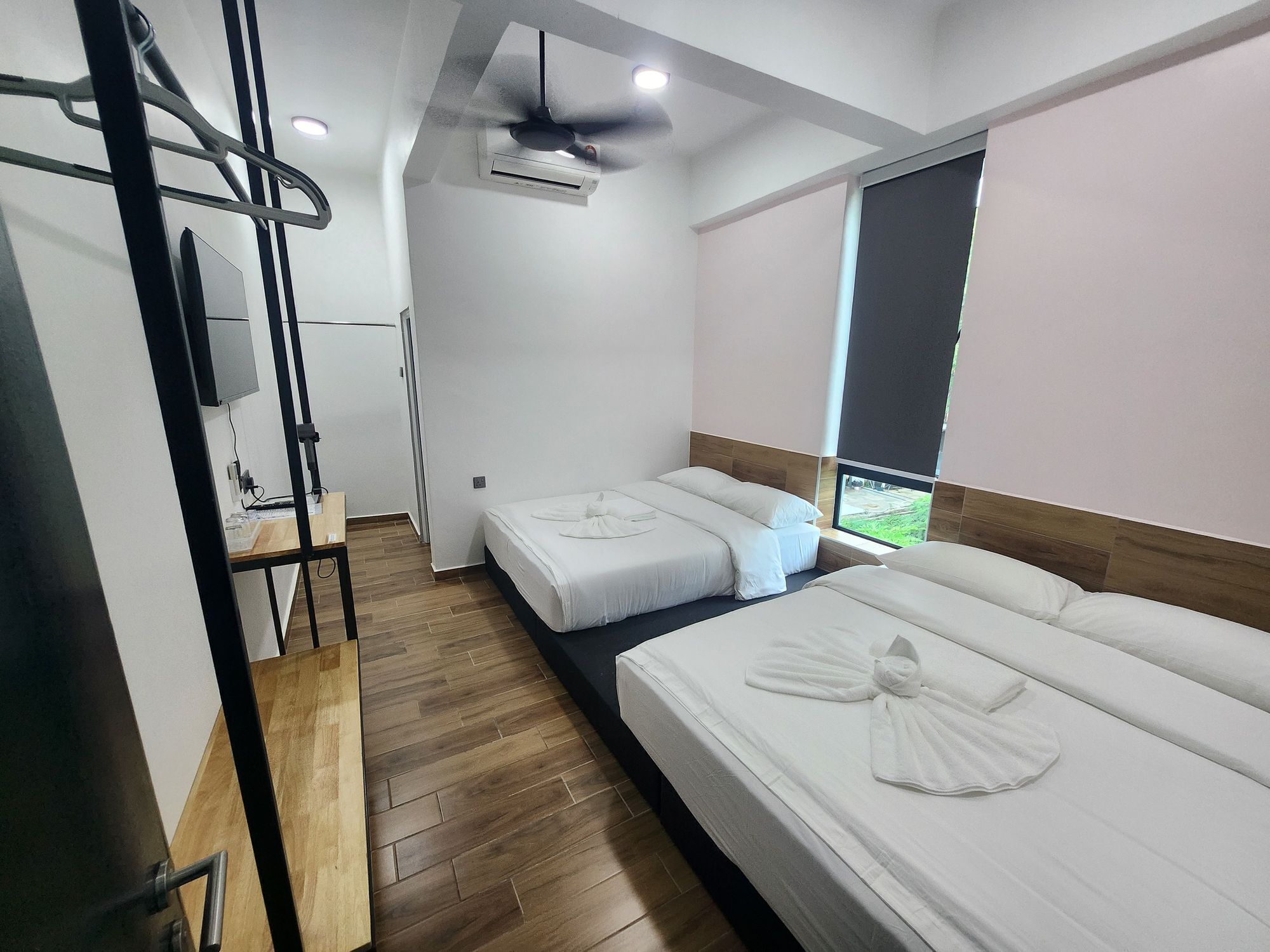 Desk, WiFi (free), bed sheets
