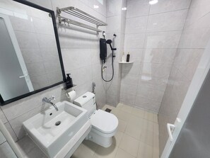 Suite superior | Baño | Ducha y cabezal de ducha tipo lluvia