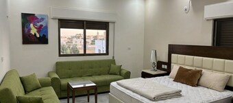 Beautiful 4-bedroom bed & breakfast in charming الكرك