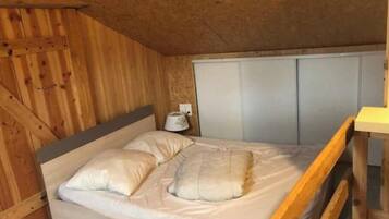 6 slaapkamers, een strijkplank/strijkijzer, wifi, beddengoed