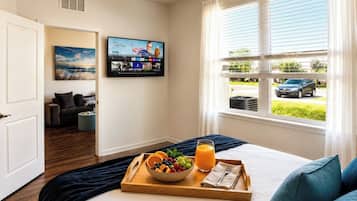 Iron/ironing board, WiFi (free), bed sheets