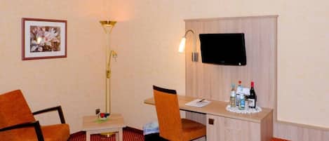 In-room safe, WiFi (free)