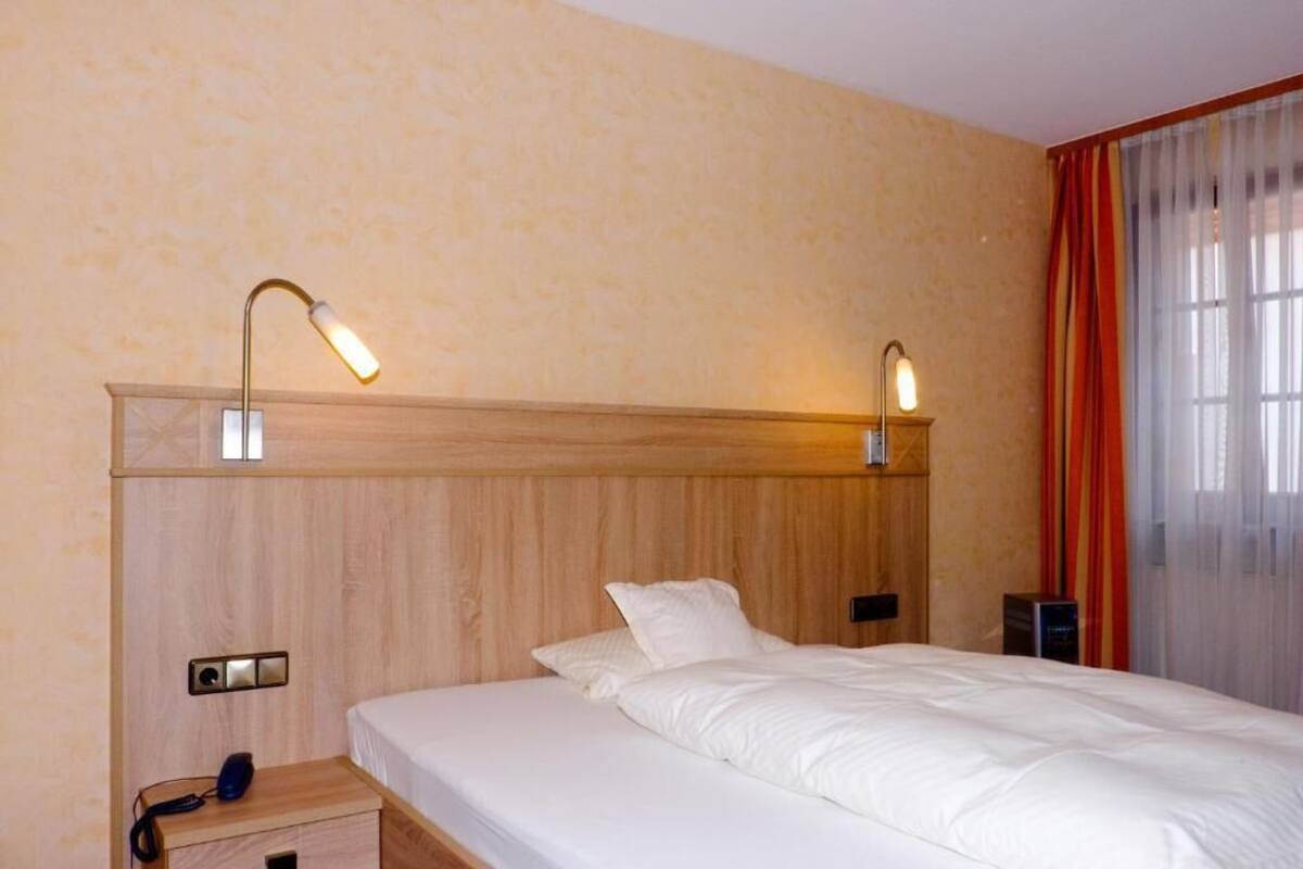 Chambre simple de base, vue sur la cour intérieure | Coffre-fort, accès au Wi-Fi (inclus)