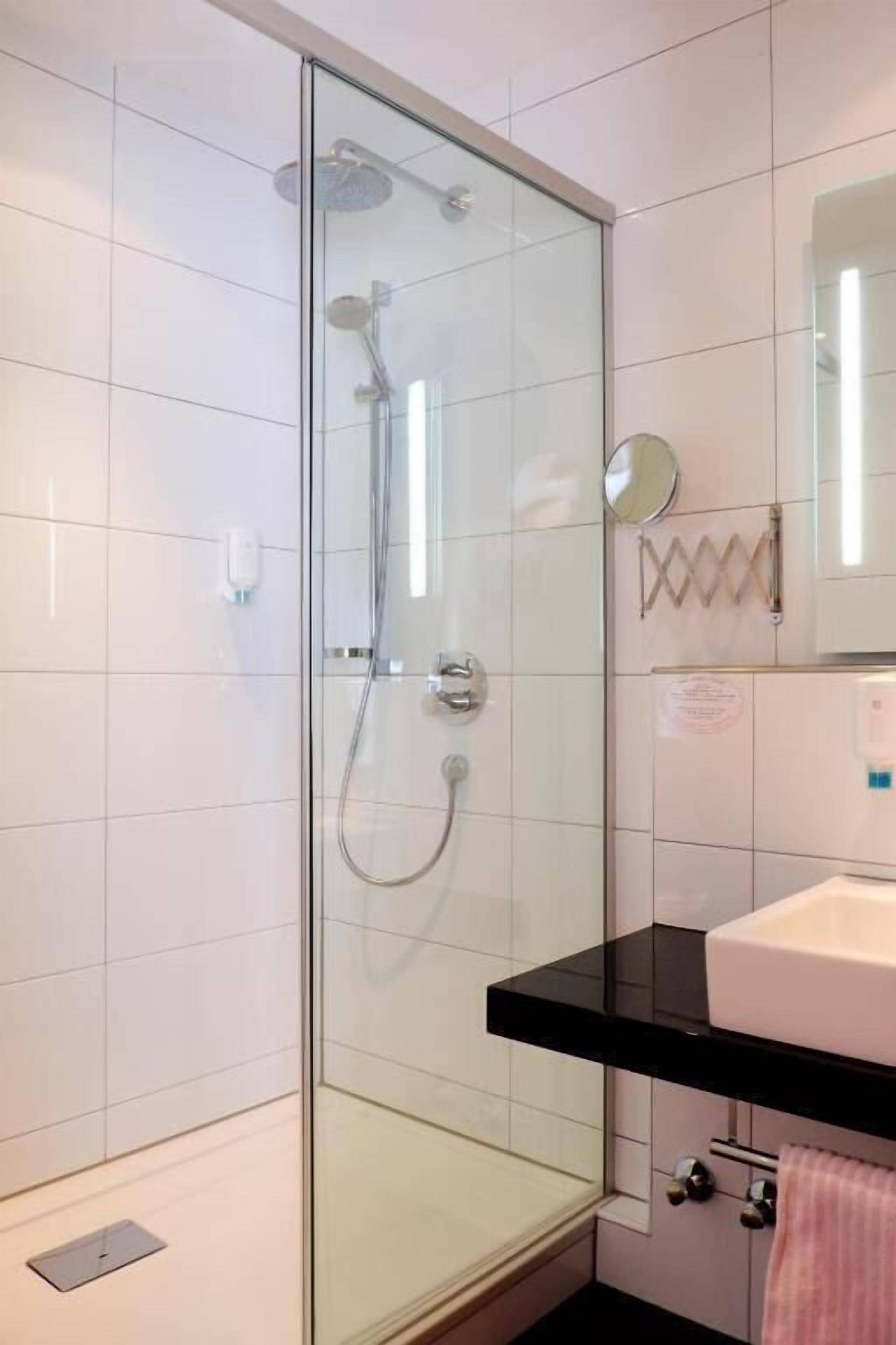 Suite, Balkon, Gartenblick | Badezimmer