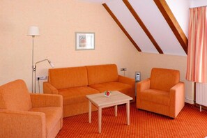 Suite, balkong, hageutsikt | Oppholdsområde