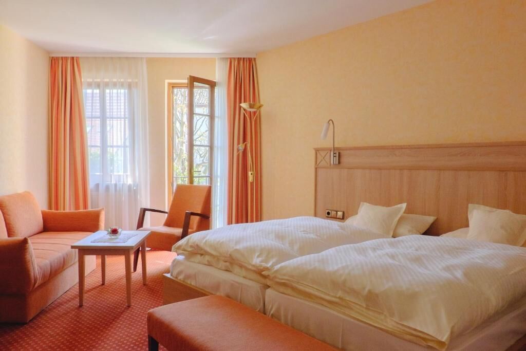 In-room safe, WiFi (free)
