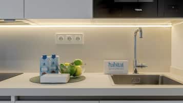 Studio | Private kitchen | Coffee/tea maker, toaster, dining table
